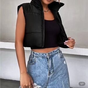 SHEIN Cropped Black Vest
